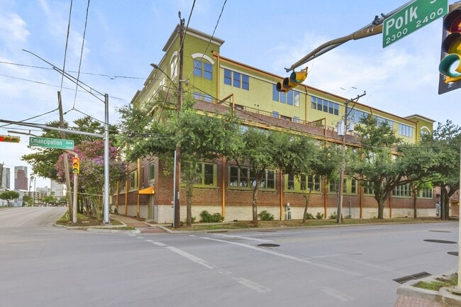 Building Photo - Modern Industrial Loft in the Heart of EADO!