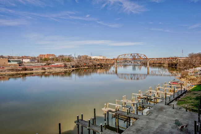 Building Photo - Luxury 3BR/2BA River Towne Condo - Available for FALL 2026 Only $2400/month!