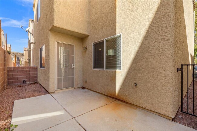 Building Photo - Open Floor Plan 3 Bd, 2.5 Bths, 2-Car Garage