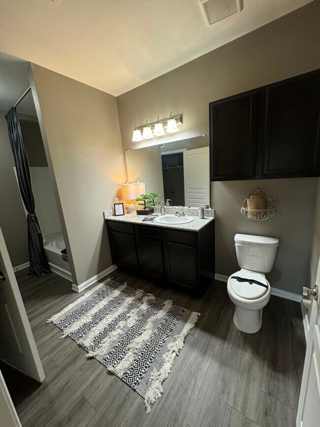 Building Photo - 1030 Farm to Market Road 2931 Apt #0536, A...