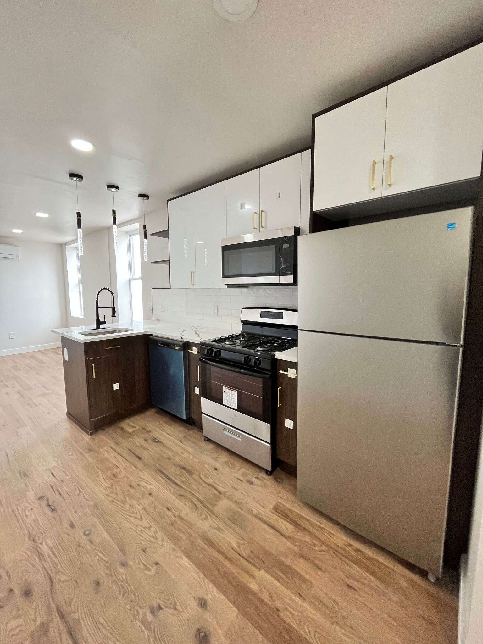 131 Hancock Ave 1R - 132 Hancock Ave