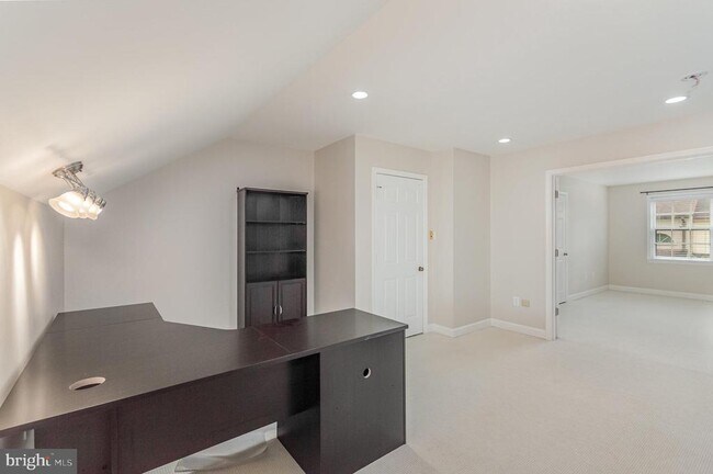 Building Photo - 6311 Chaucer Ln