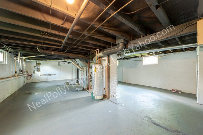 Building Photo - 1795 Kahn Avenue