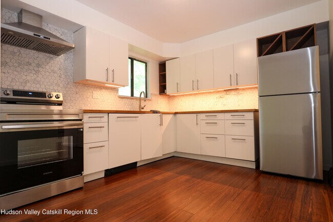 Building Photo - 259 Village Ct