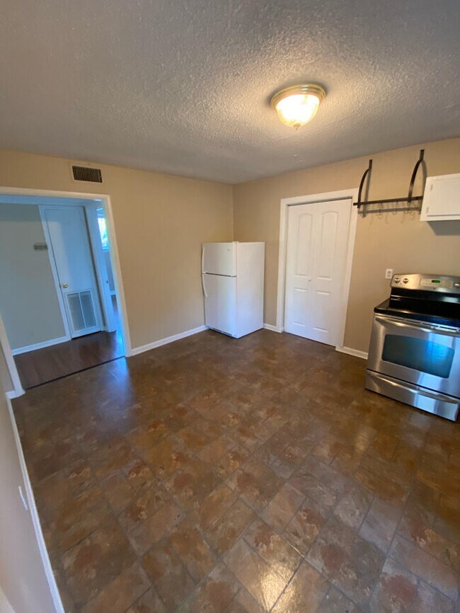 Building Photo - North Shore Area 2 Bedroom Duplex