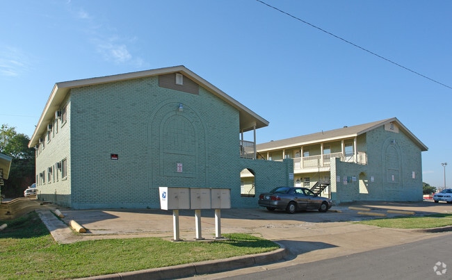Building Photo - 5500-5504 Beaty St