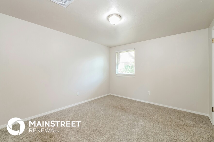 Building Photo - 1305 Cedar Ridge Rd