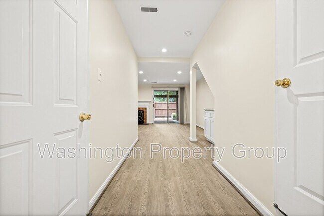 Building Photo - 4267 Fox Lake Dr
