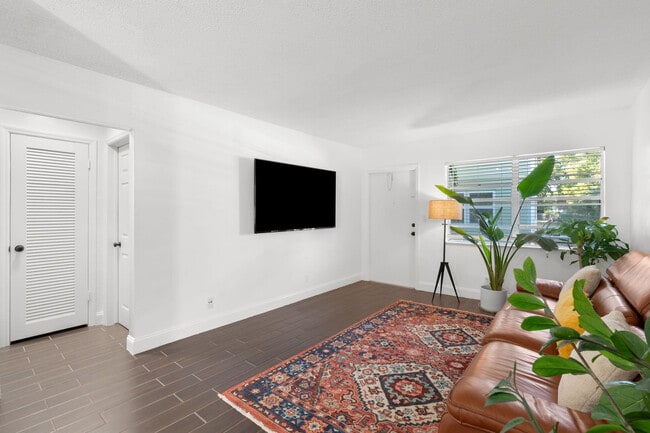 Building Photo - 1900 NE 8th Ct