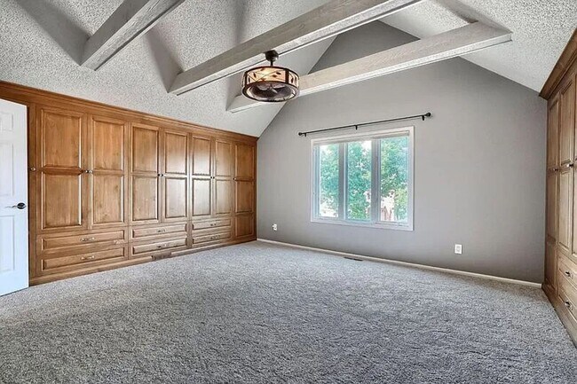 Building Photo - August 2026 Lakewood 5 Bedroom 2.5 Bathroom House with HUGE Backyard