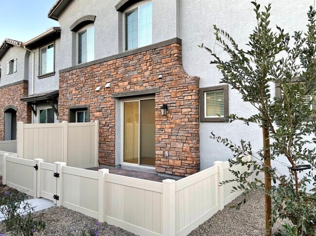 Patio - 4100 S Pinelake Way