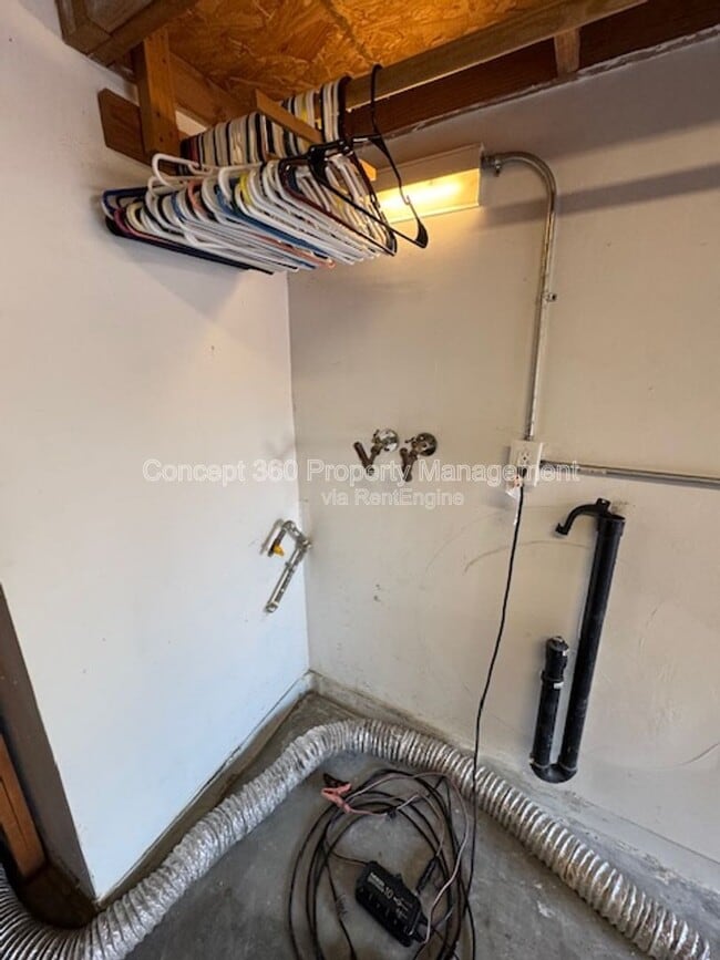 Building Photo - 2061 Lomina Ave