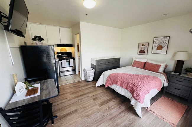 Building Photo - Lorene Lodge Apartments