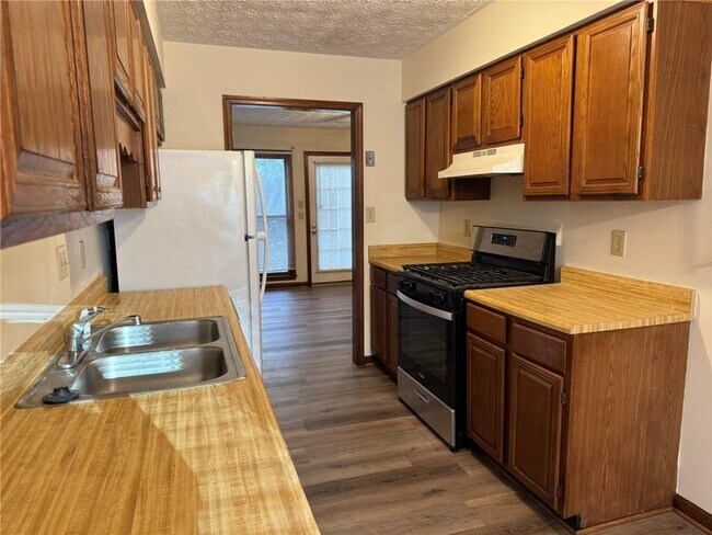 Building Photo - 1105 Booth Ct SW