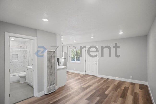 Building Photo - 26910 Manon Ave