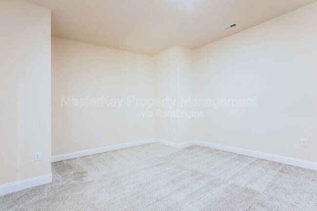 Building Photo - 616 Mount Blanc Way