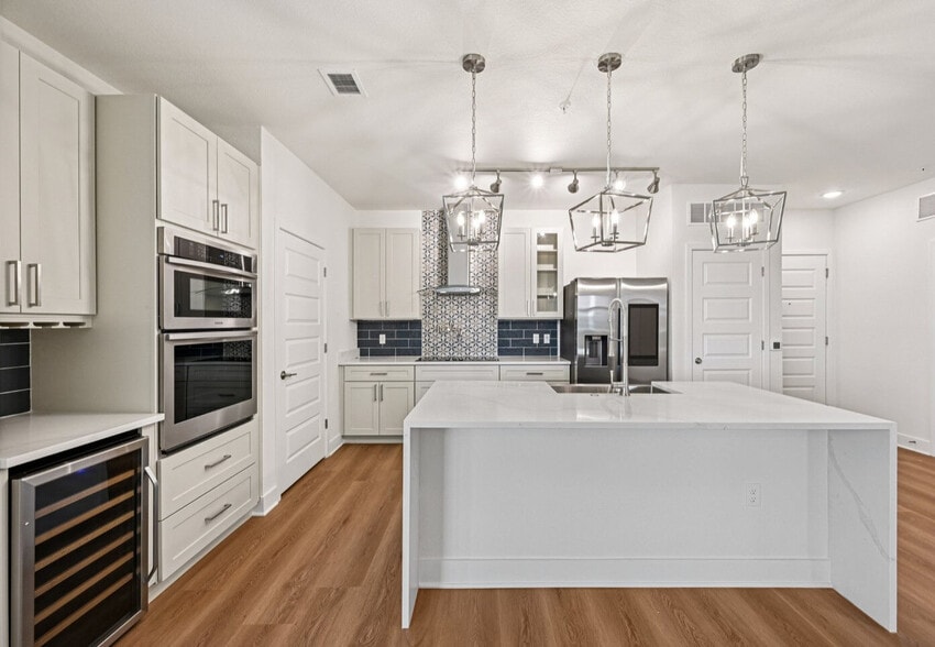 Primary Photo - Grande Pointe