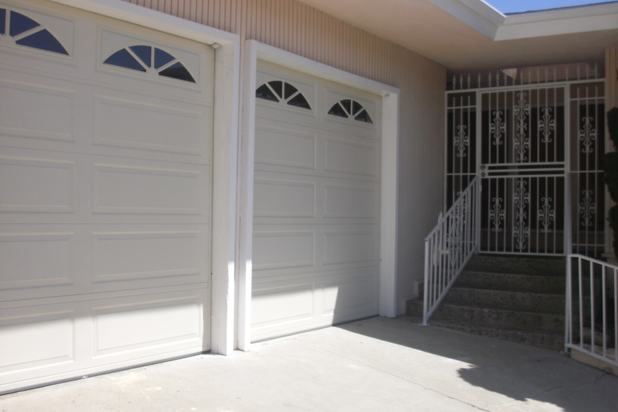 Entry to home. - 3903 Carol Court