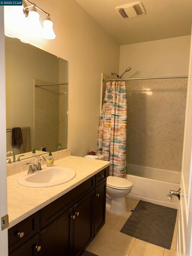 Building Photo - 221 Southpark Ct