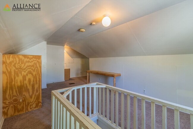 Building Photo - 1016 Bertrand St