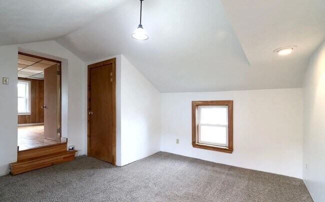 Building Photo - Charming 3-Bedroom Home with Office in How...