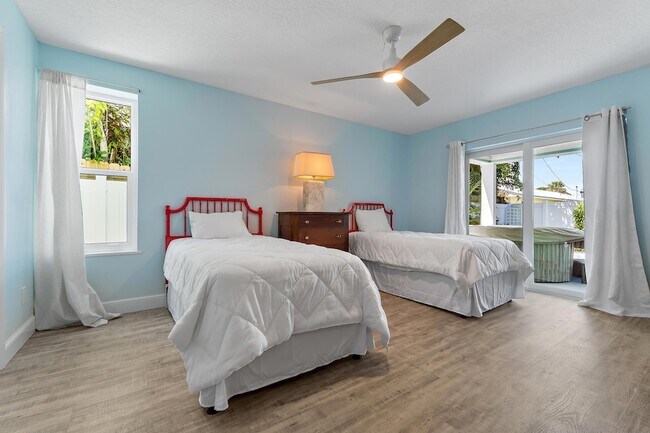 Building Photo - 3463 Canal Ct