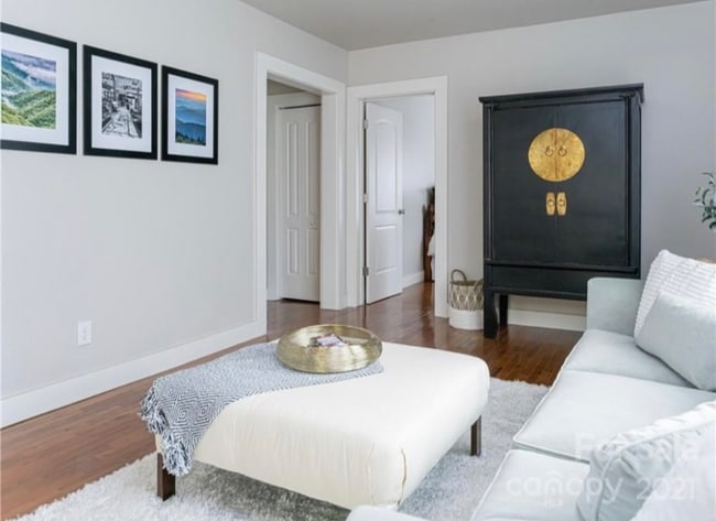 Building Photo - 338 N Main St