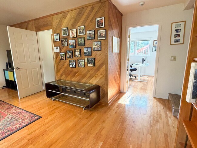 Building Photo - 6841 Crooked Tree Dr