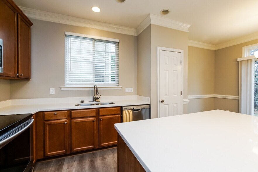 Building Photo - 3651 Marshlane Way