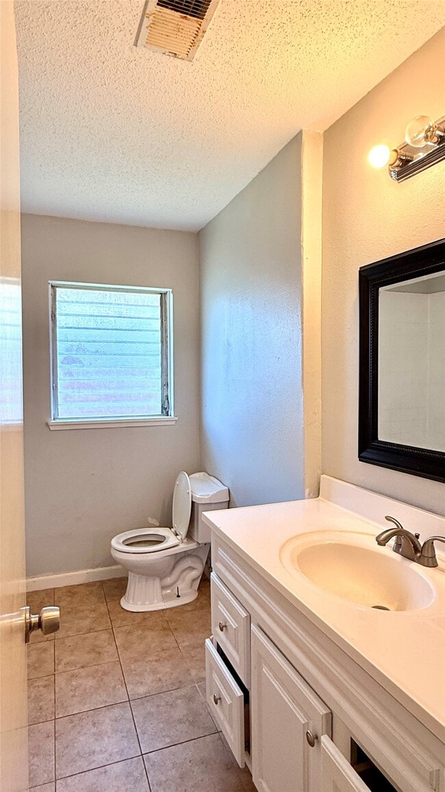 Building Photo - 10502 Ambursen St