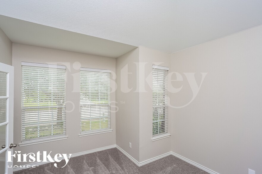 Building Photo - 905 Sheryn Dr