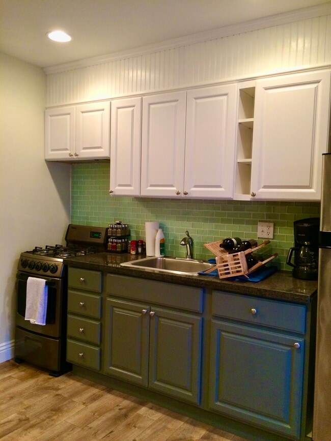 Kitchen - 7506 Hampton Ave