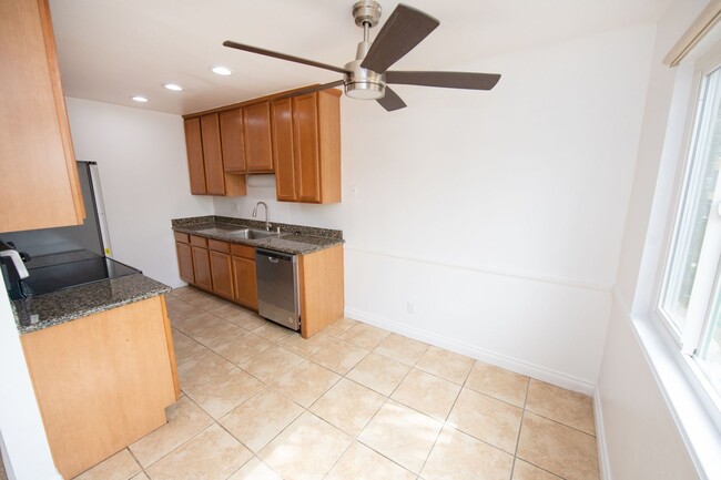 Building Photo - 2BR/2BA Condo READY NOW! 2 parking spaces ...