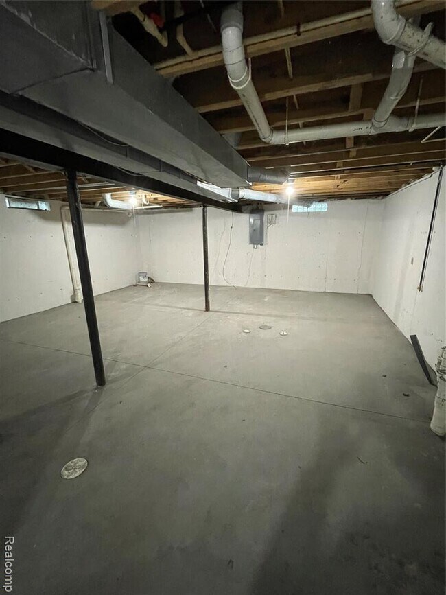 Building Photo - 4654 Dickerson Ave