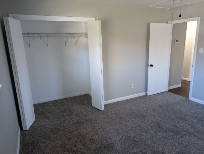 Building Photo - Spacious 2-Bedroom, 1-Bath Apartment Near Karns – Quiet Living with a Large Yard