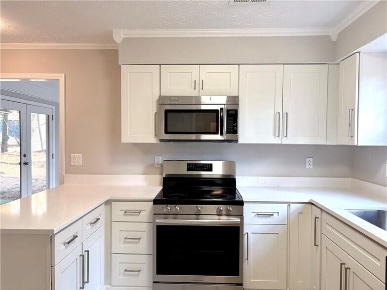 Building Photo - 1505 Yorktown Dr NW