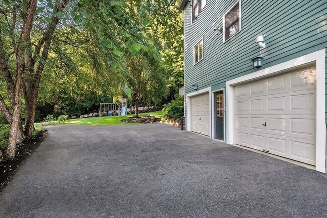Building Photo - 48 Homsy Ln