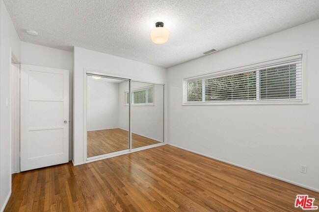 Building Photo - 6111 W 75th St