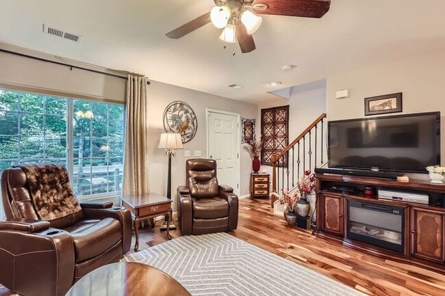 Building Photo - Updated 4-Bedroom with Serene Outdoor Spac...