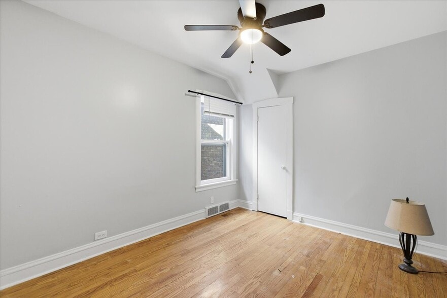 Building Photo - 5218 N Lieb Ave