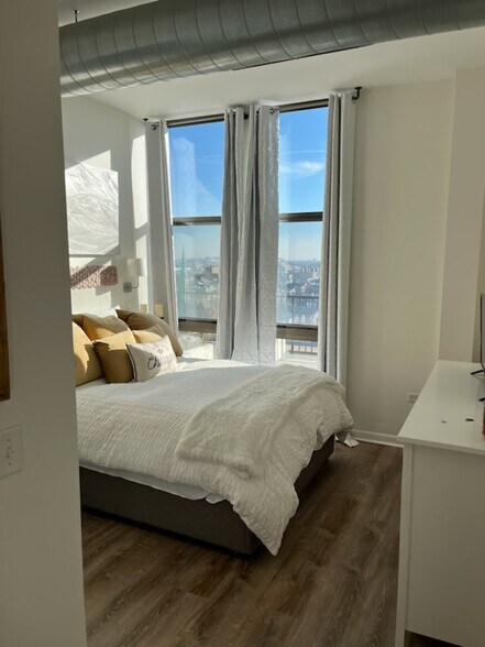 Building Photo - 1550 S Blue Island Ave