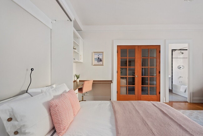 Building Photo - 2015 NW Flanders St