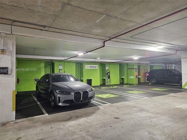 Building Photo - 495 Brickell Ave