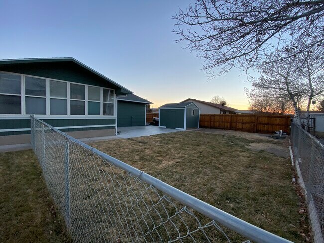 Building Photo - Green House