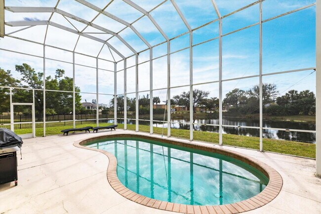 Building Photo - Rare 5 Bedroom Pool Home in Gated Community