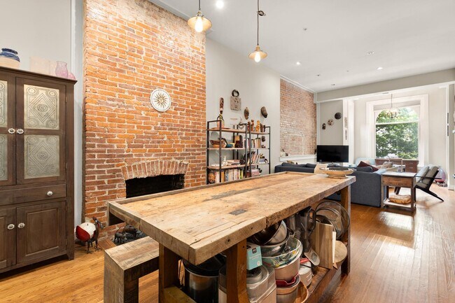 Building Photo - 1109 M St NW