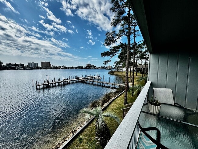 Building Photo - 6909 N Lagoon Dr