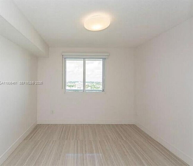 Building Photo - 600 NE 27th St