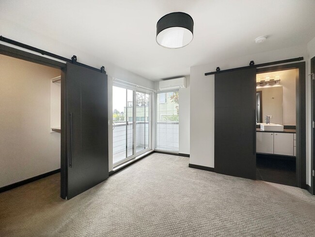 Building Photo - 3Bd/3Ba Seattle Townhouse