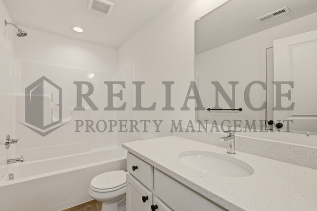 Building Photo - 5249 N Pinecrest Ct